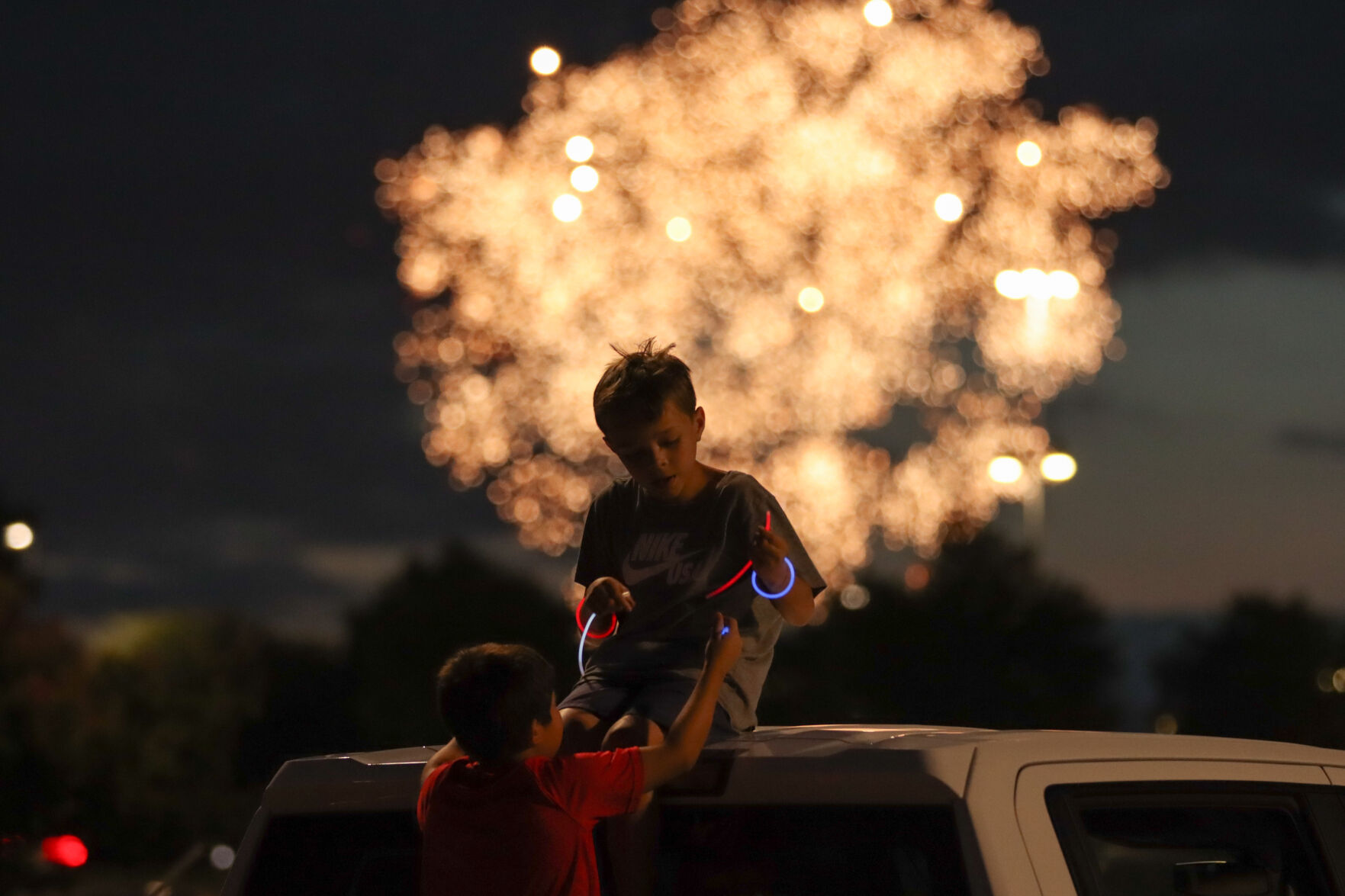 Arlington's Independence Day Fireworks illuminate the Entertainment District for the second year